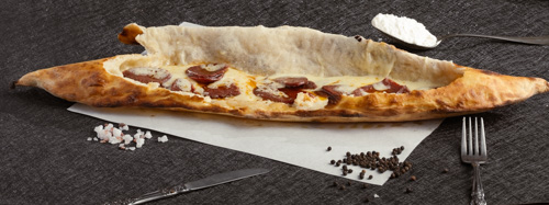 Sucuklu Kaşarlı Kapalı Pide