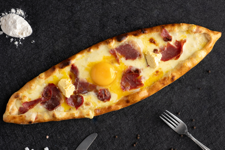 Pastırmalı Kaşarlı Açık Pide