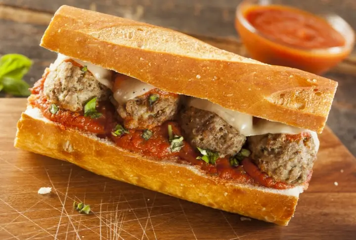 KÖFTE SANDVİÇ