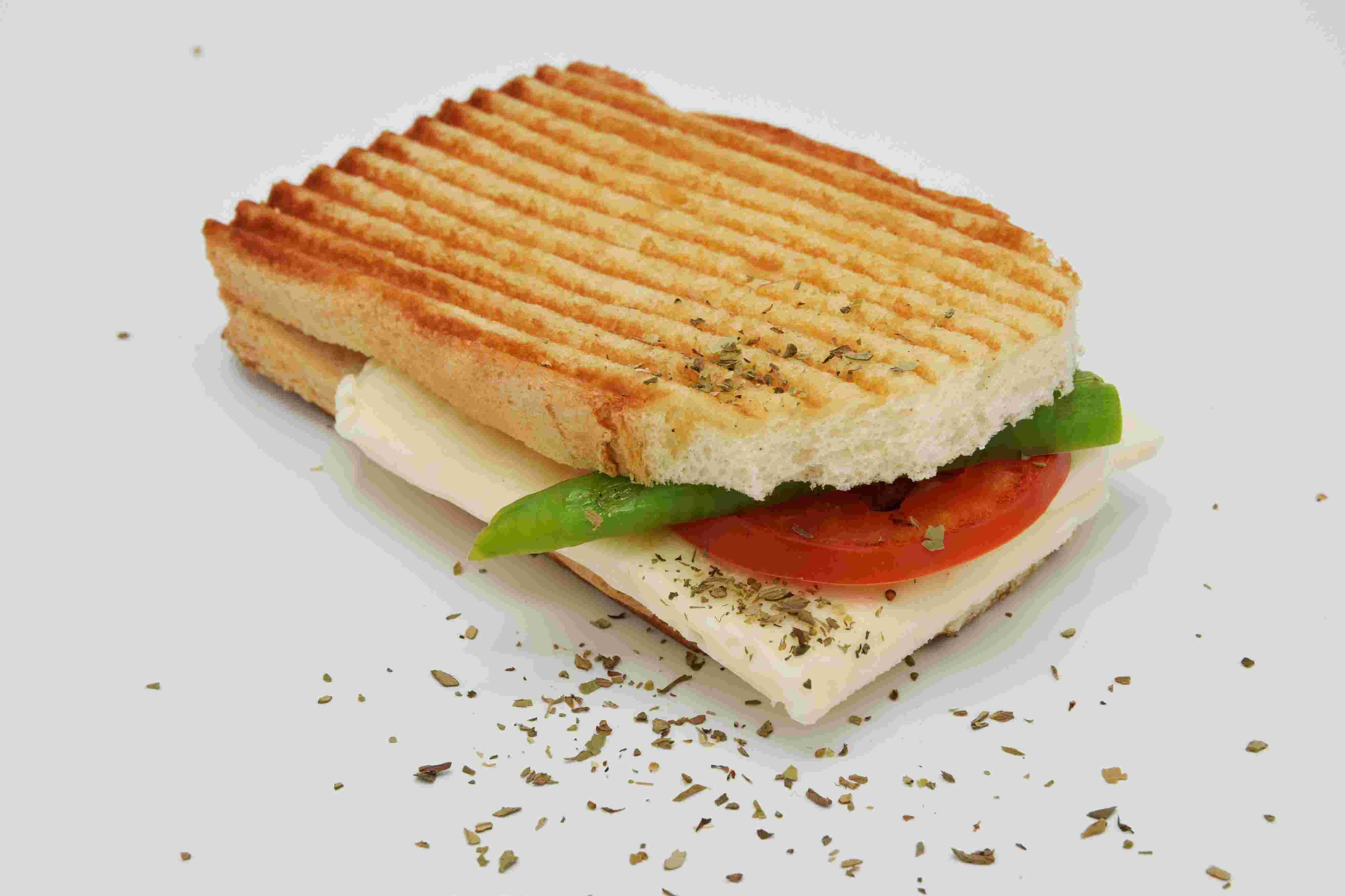 BEYAZ PEYNİRLİ TOST