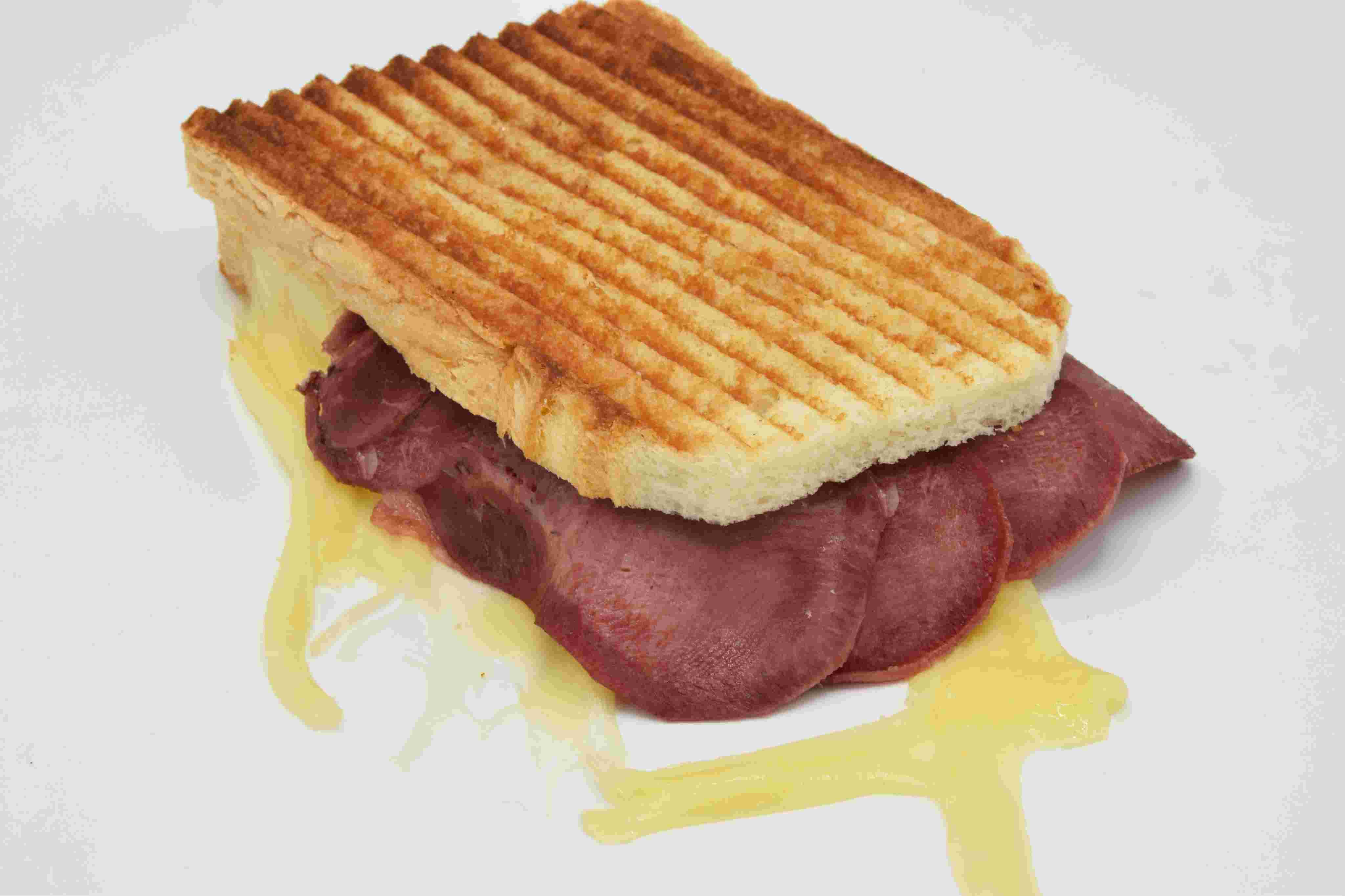 DİLLİ KAŞARLI TOST