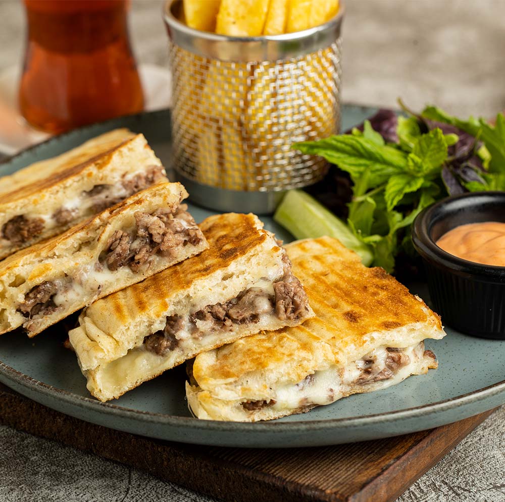 Kaşarlı Kavurmalı Tost